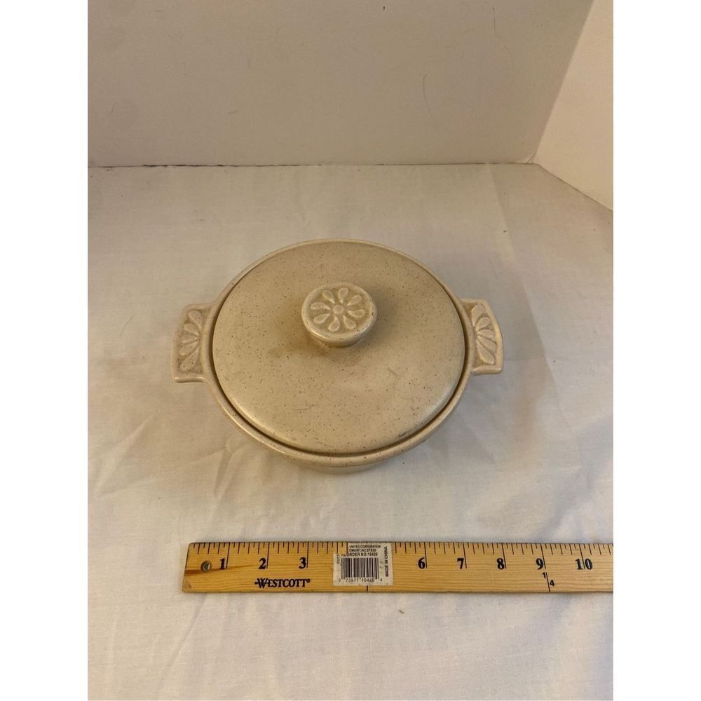 Mid century casserole with lid‎ CA Usa Pottery beige